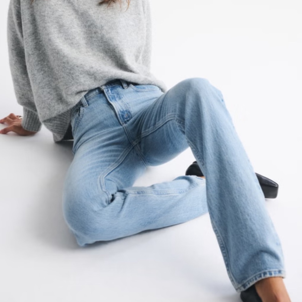 Alercrombie & Fitch Ultra High Rise 90s Straight Jean